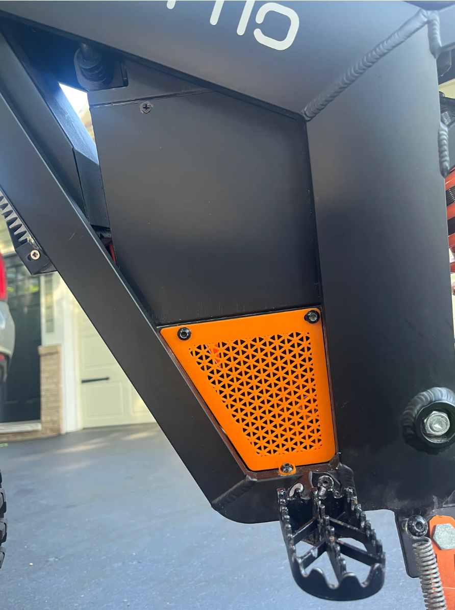 Tuttio motor cover panels